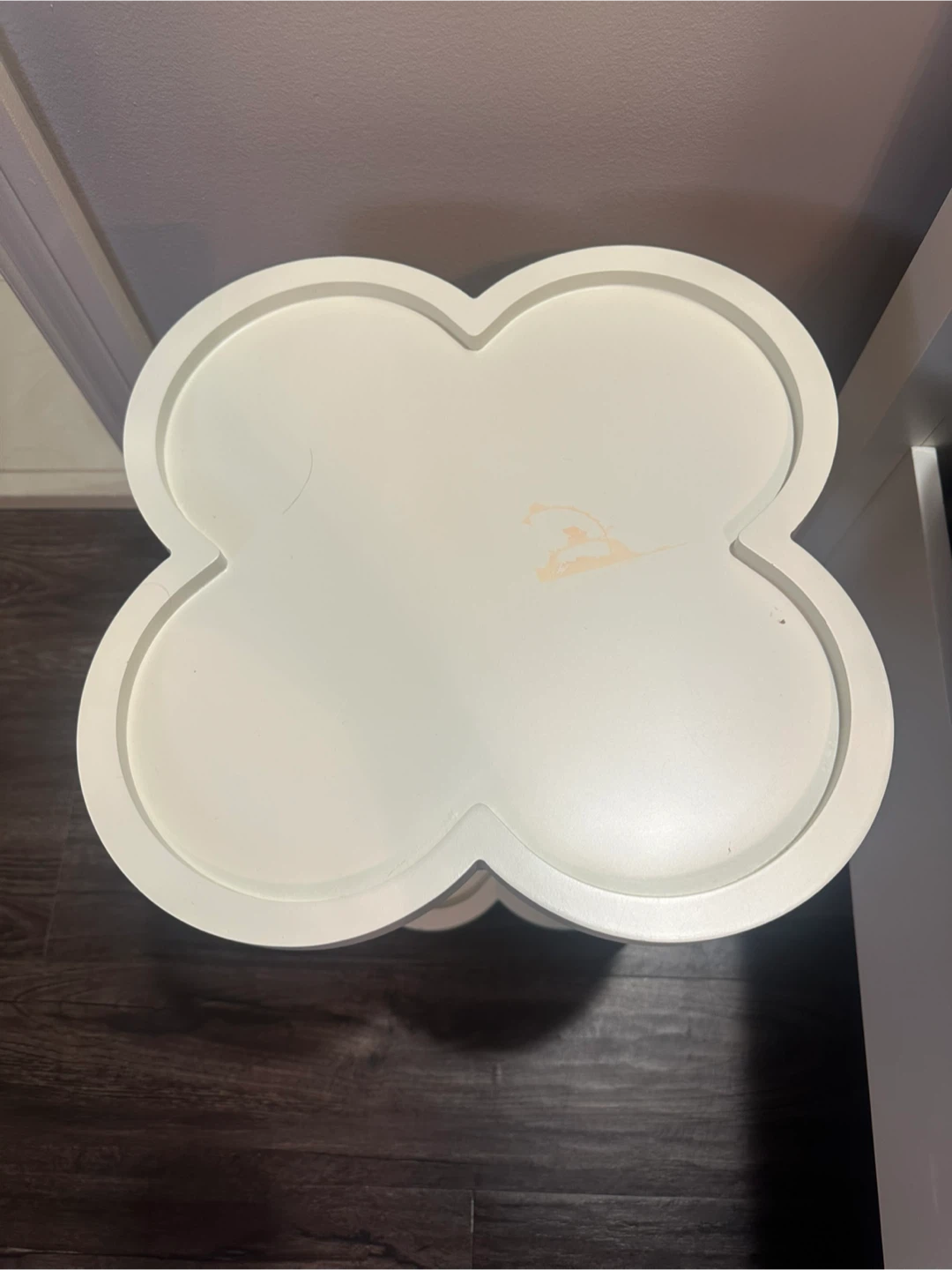 White Clover-Shaped Accent Table - photo 2