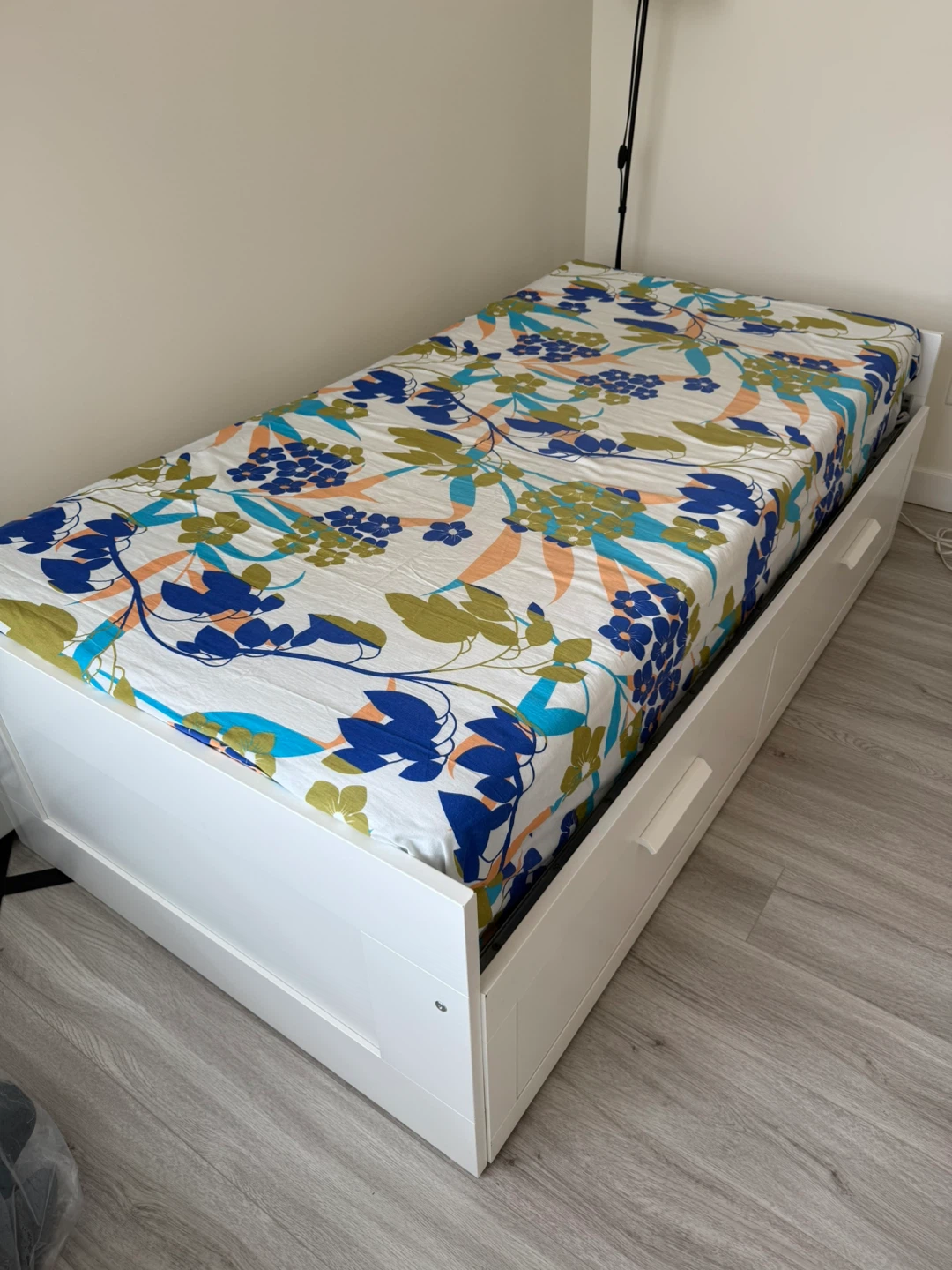 Moving Sale-IKEA BRIMNES Daybed Frame with 2 Drawers - White - photo 3