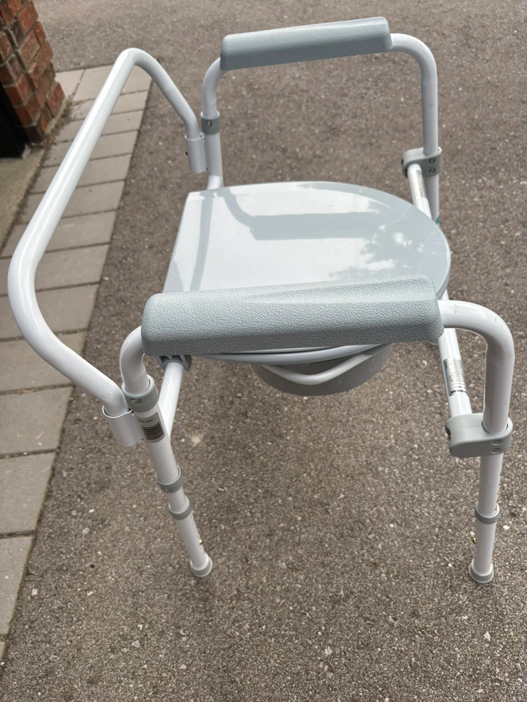 (BRAND NEW) Adjustable Bedside Commode Chair with Padded Arms - photo 2