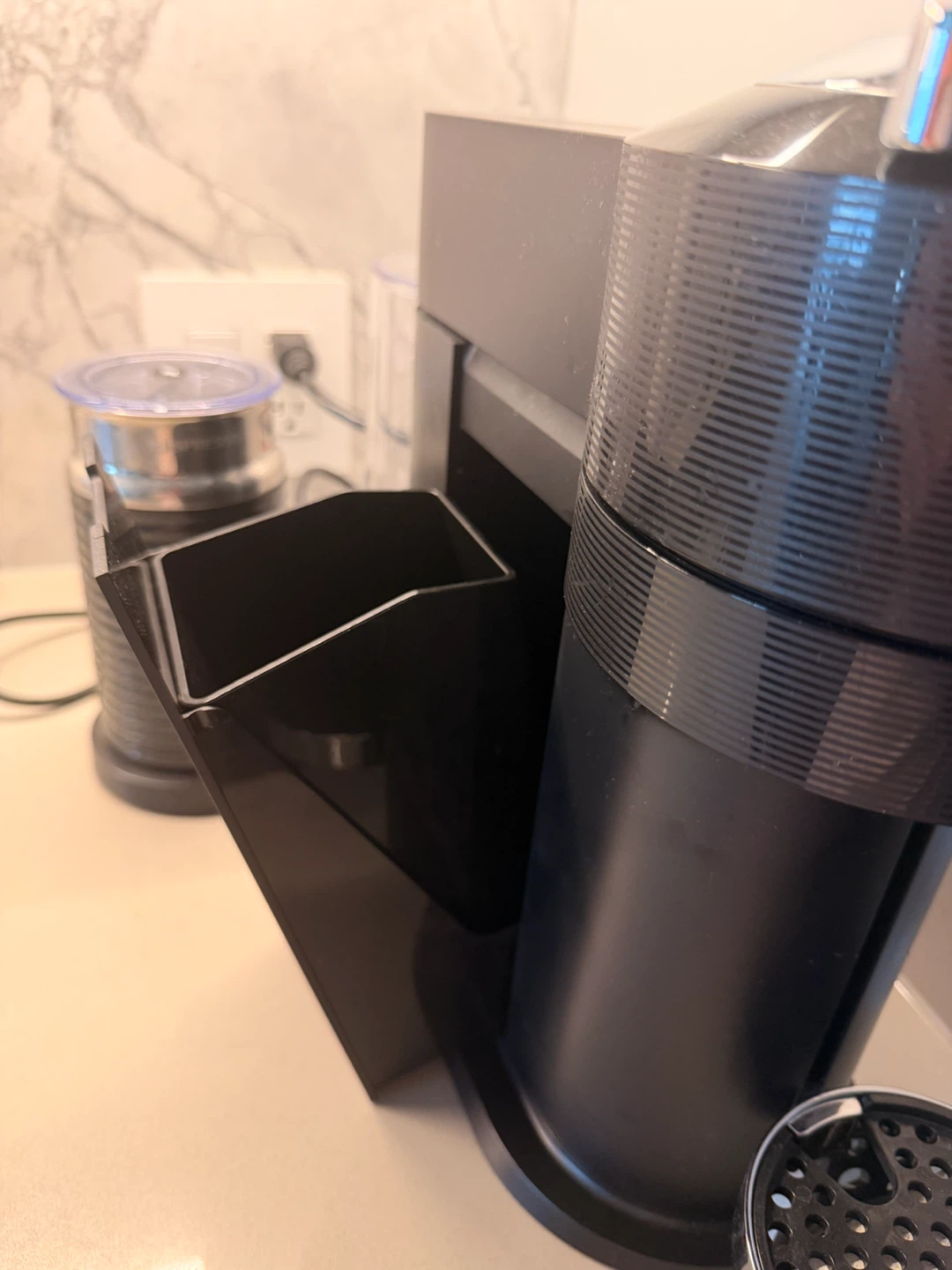 Nespresso Coffee Maker + Milk Frother - photo 3