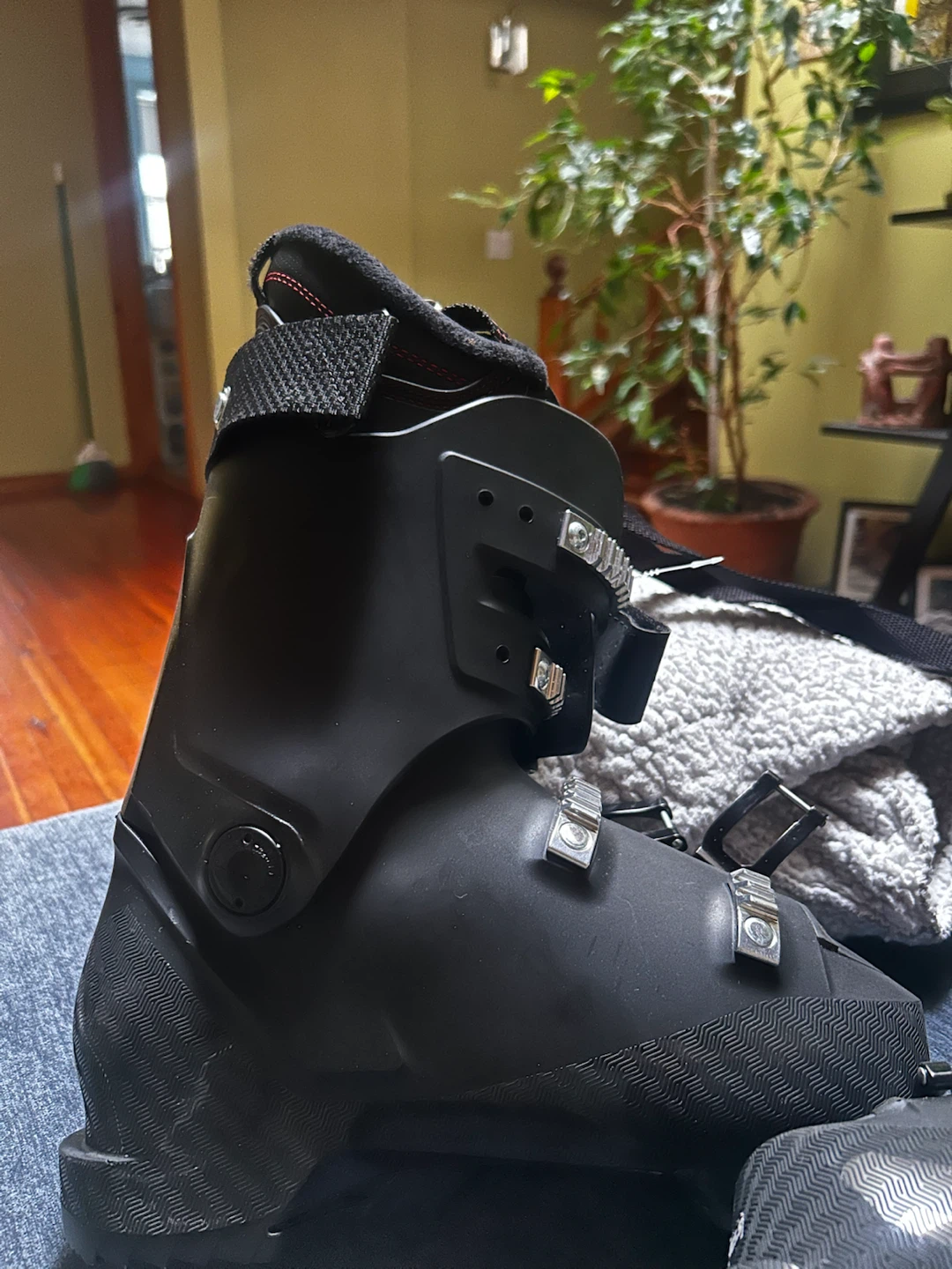 Atomic ski boots - photo 3