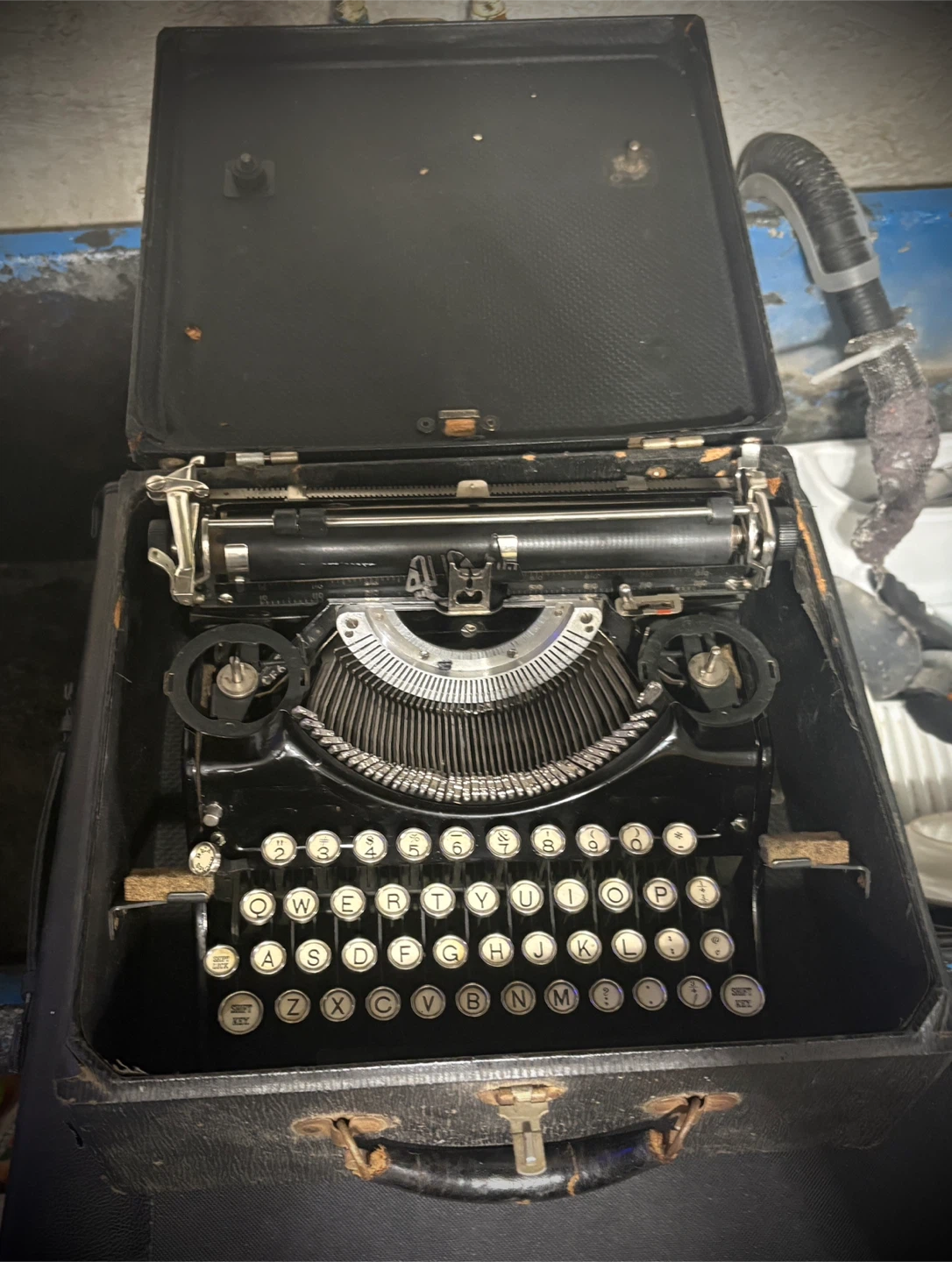 1933 Vintage Underwood Portable Typewriter w/ Case As Is