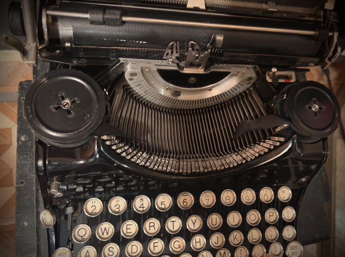 1933 Vintage Underwood Portable Typewriter w/ Case As Is - photo 3