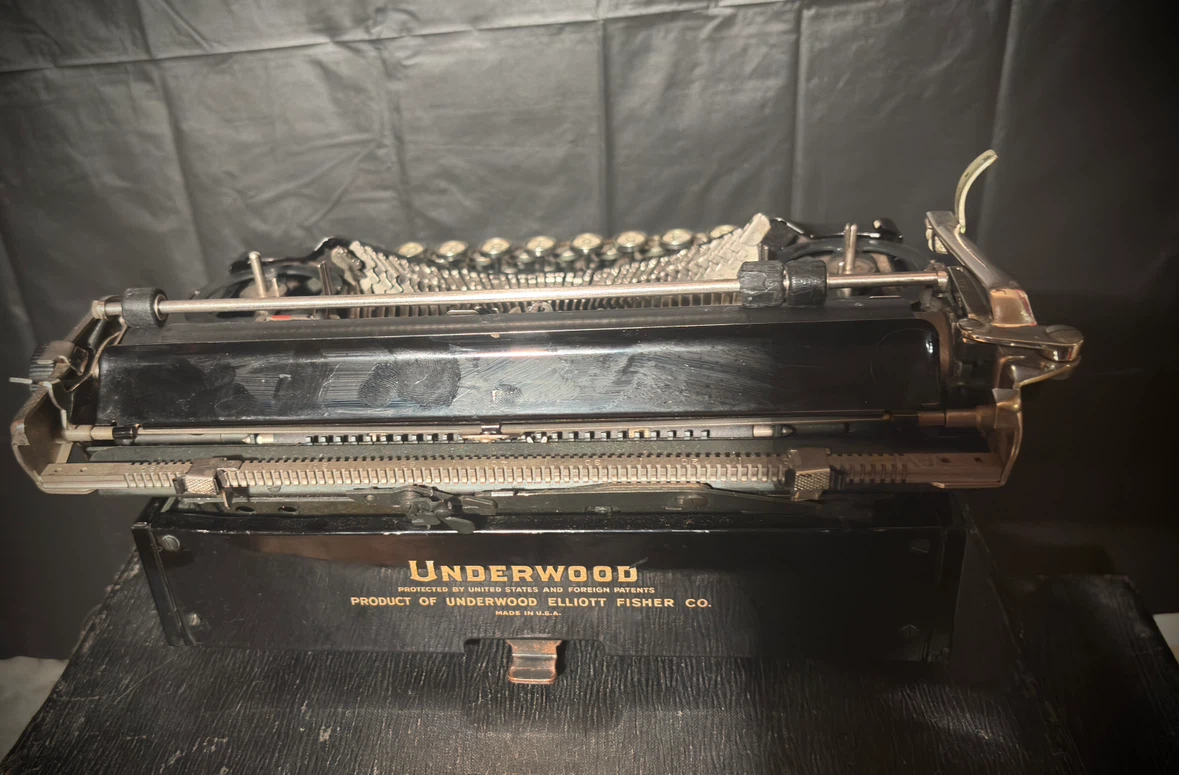 1933 Vintage Underwood Portable Typewriter w/ Case As Is - photo 5