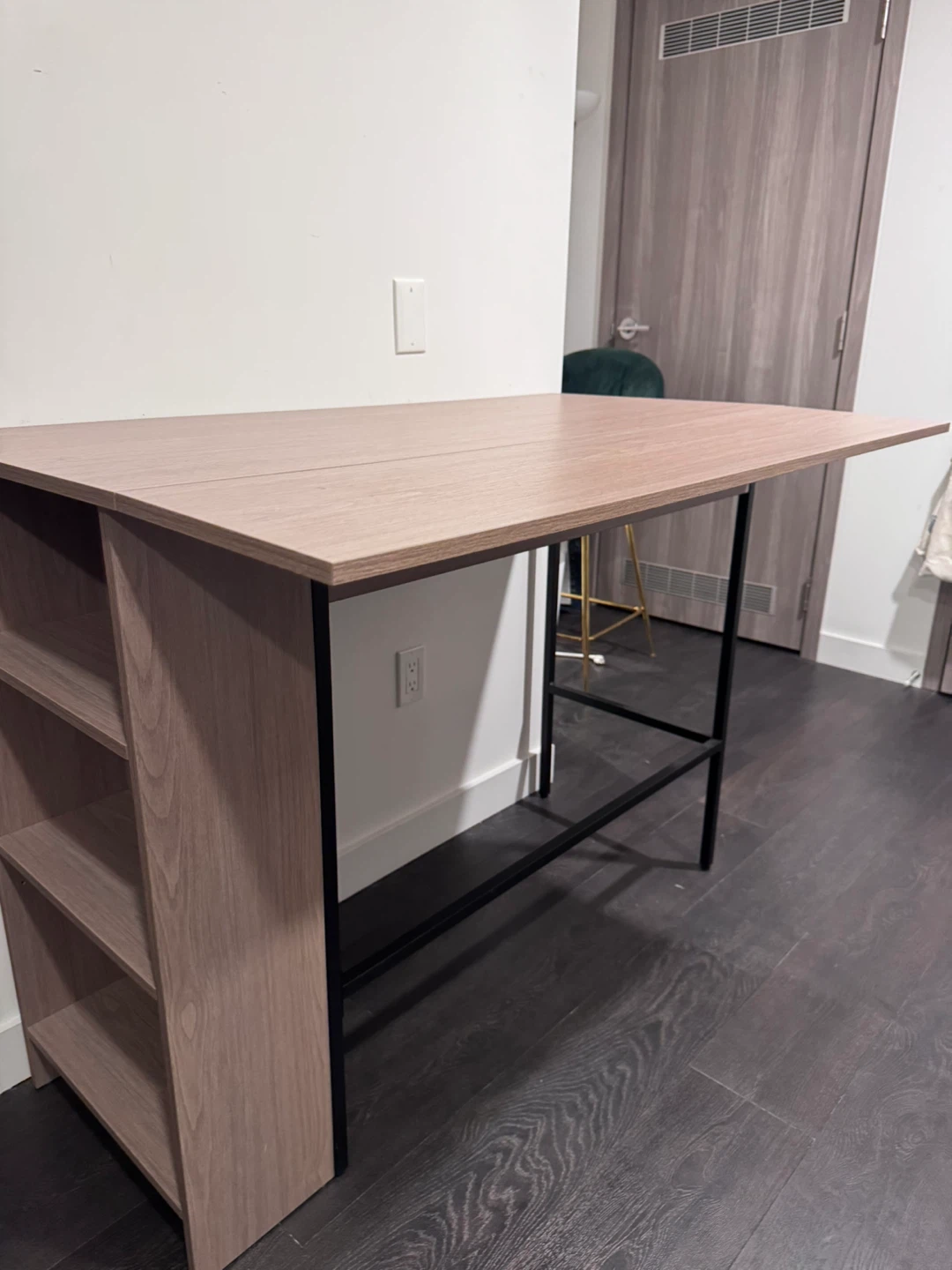 Extendable Table with Shelving - Pickup near CN tower