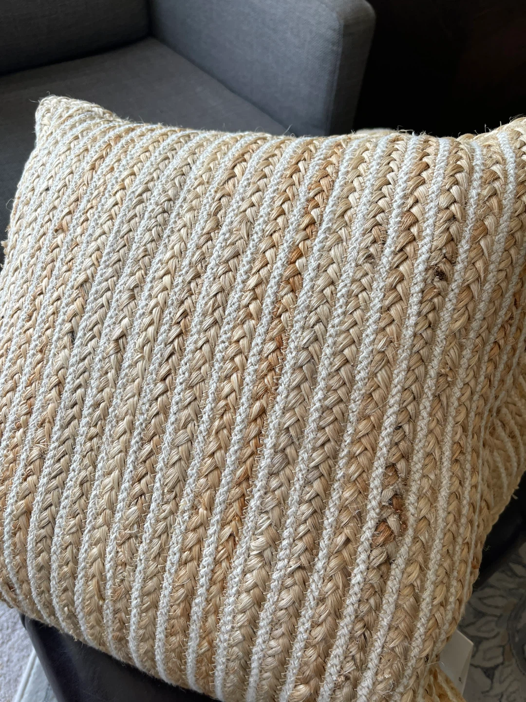 Pair of Oui Jute and Cotten Throw pillows. - photo 4