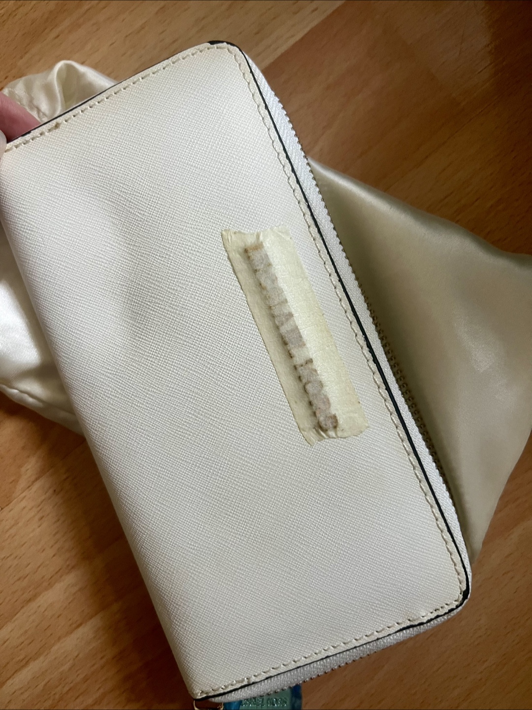 Michael Kors White/Ivory Wallet – Never Used