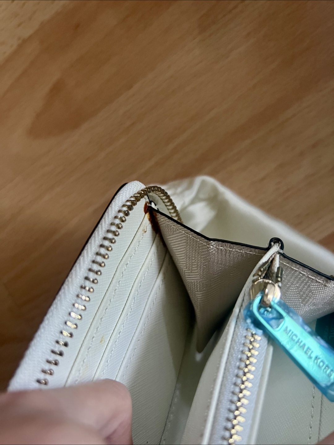 Michael Kors White/Ivory Wallet – Never Used - photo 3