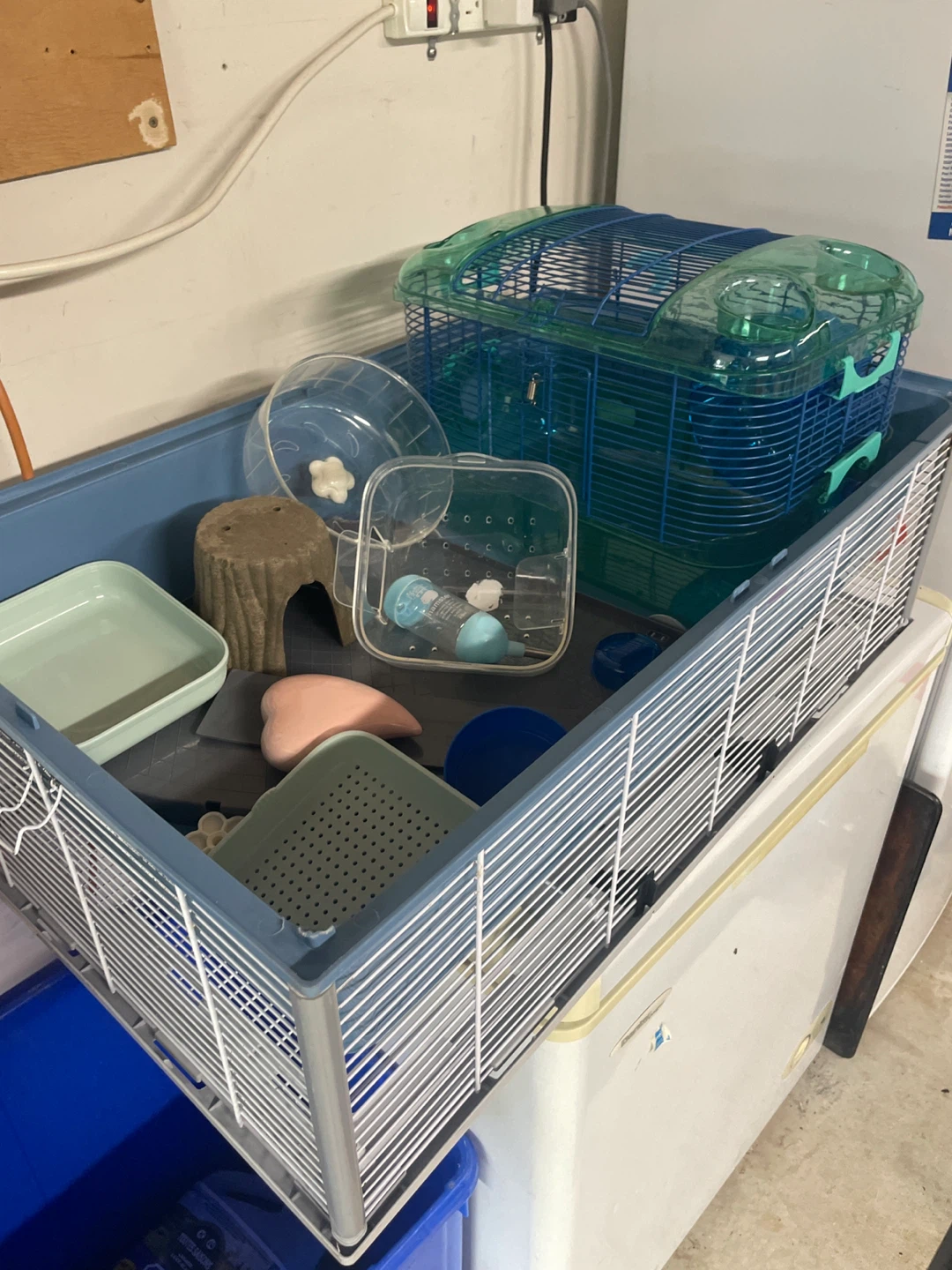 Two hamster cages and accessories - photo 3
