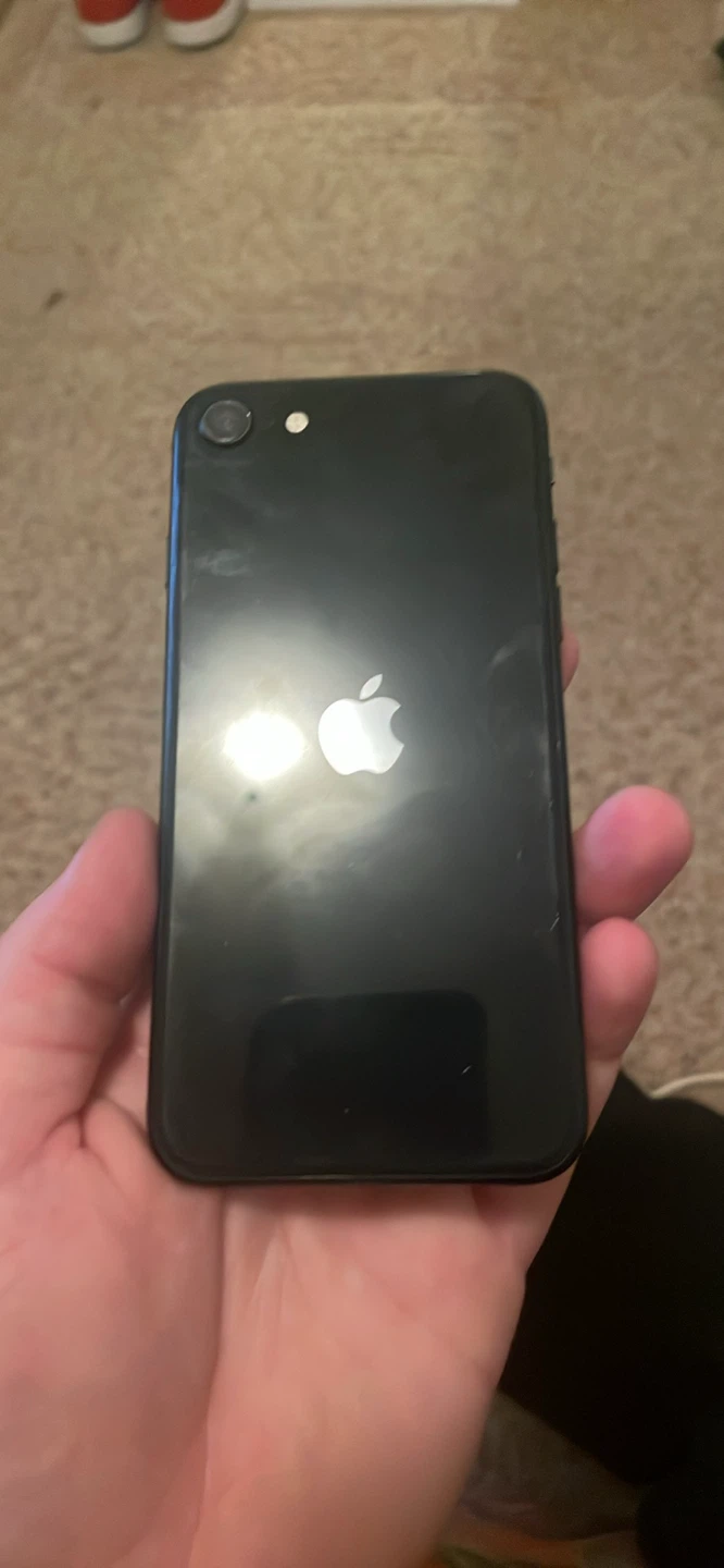 Black Apple phone se 2022 - photo 2