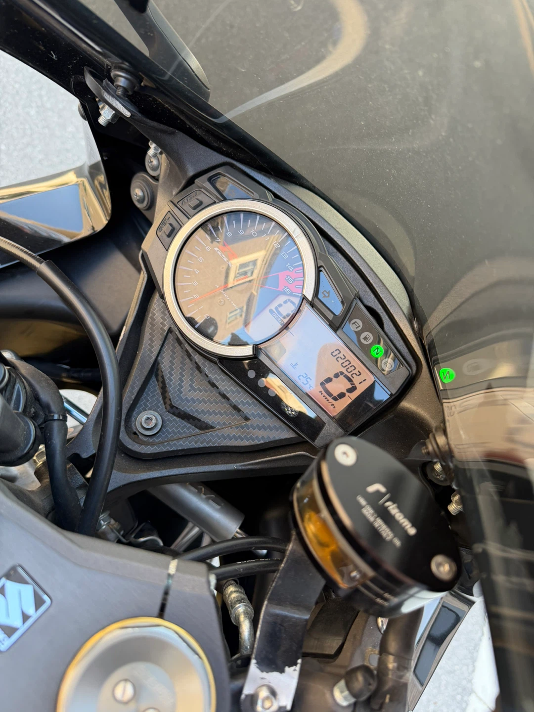 2011 GSXR 750 - photo 2
