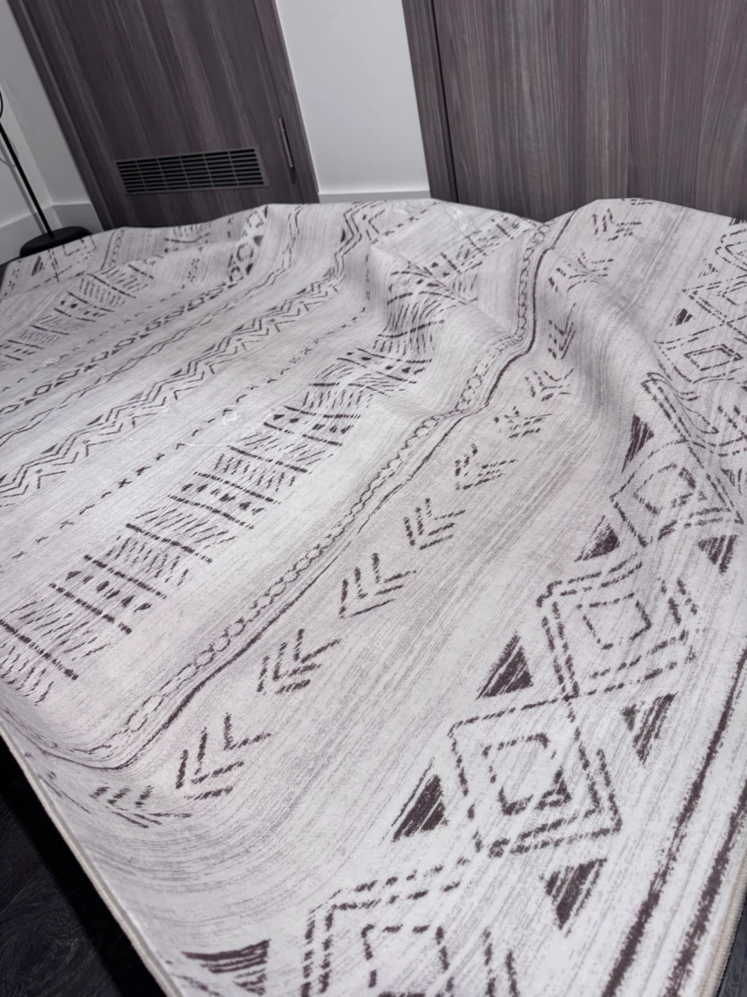 Beige Tribal Pattern Area Rug 5x7ft - Pickup near CN Tower - photo 3