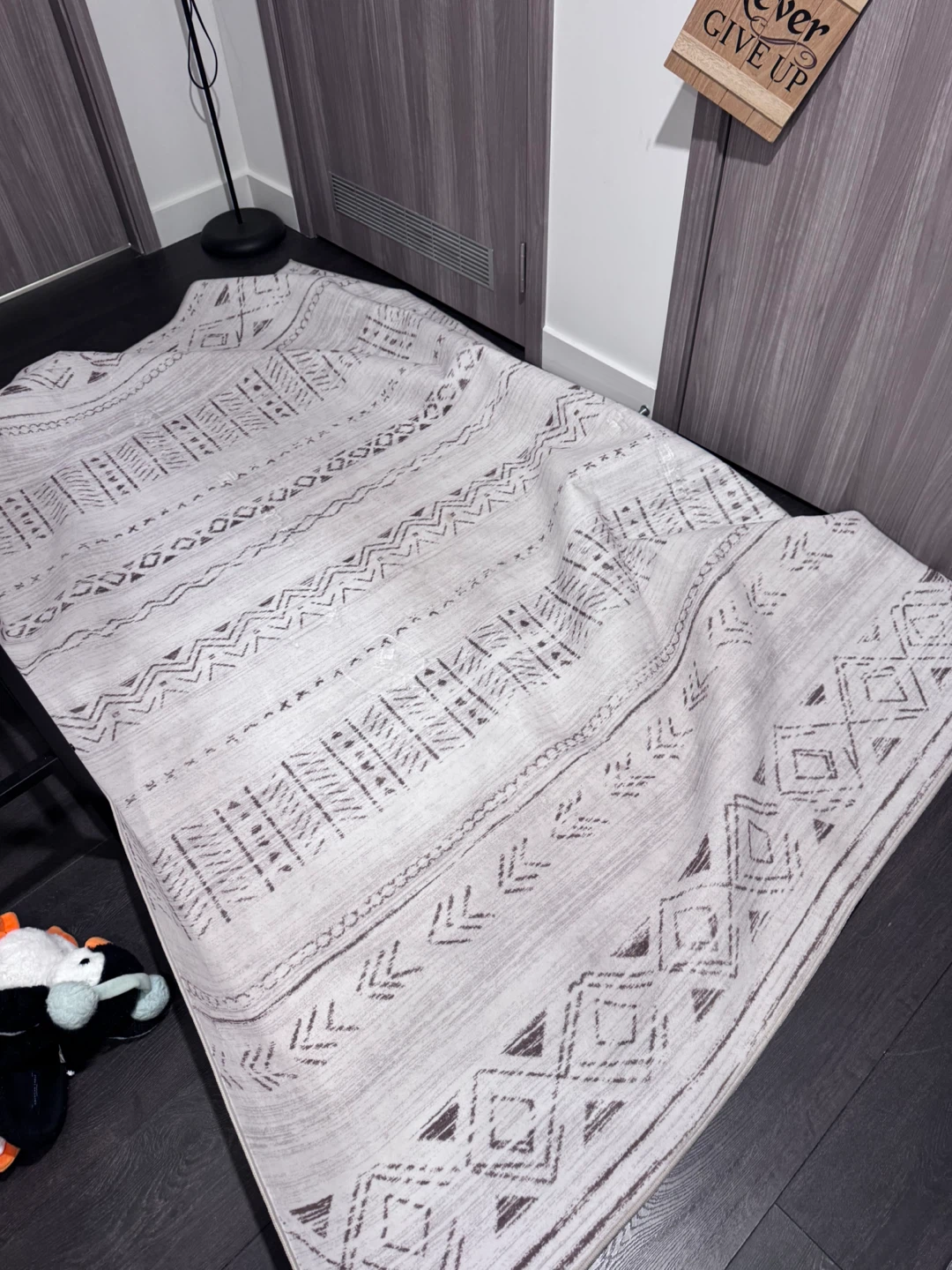 Beige Tribal Pattern Area Rug 5x7ft - Pickup near CN Tower