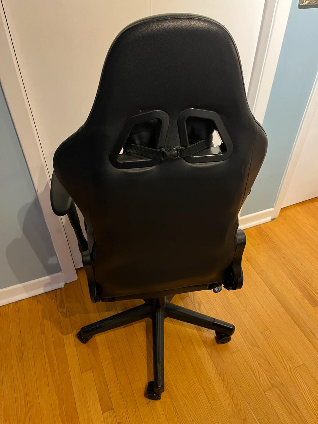 Gaming Chair with Footrest - photo 3
