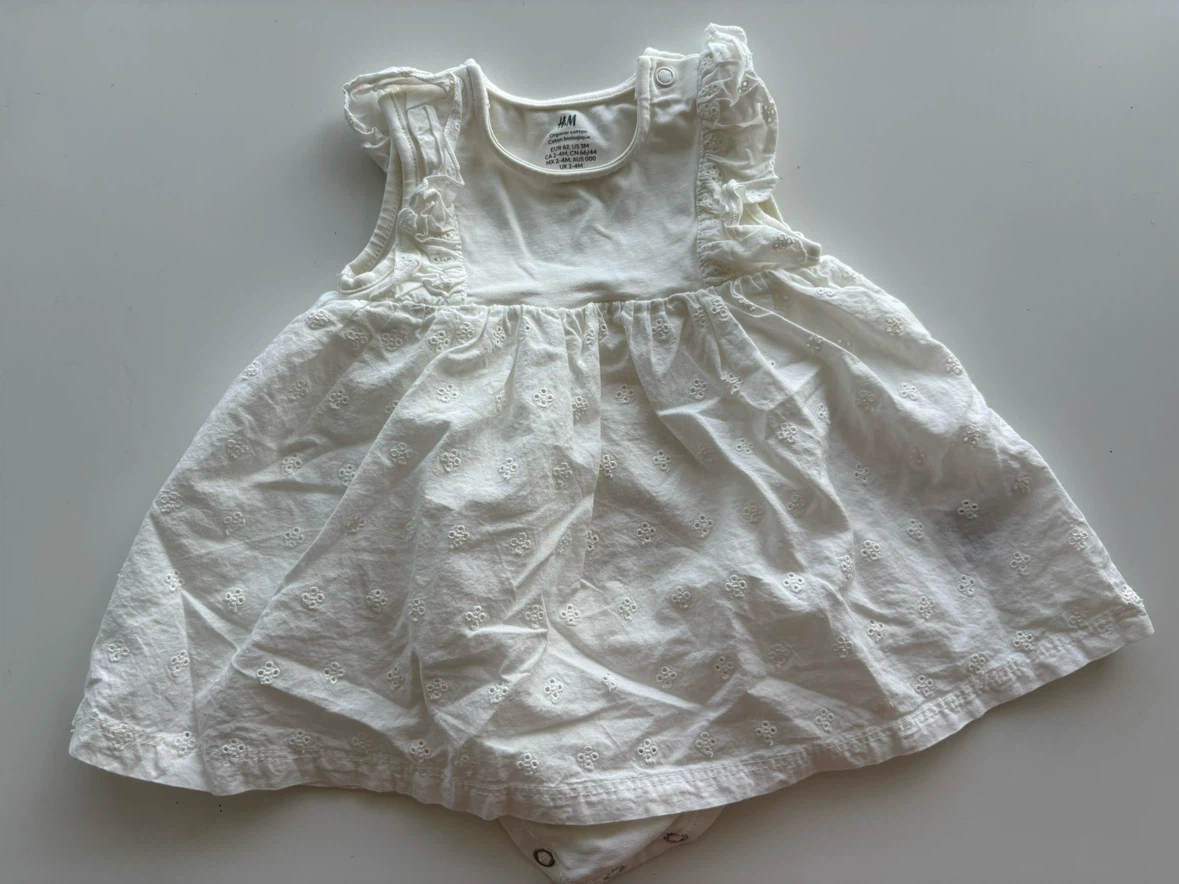 Baby Girl (0-3m)Clothes Bundle - Various Brands - photo 4