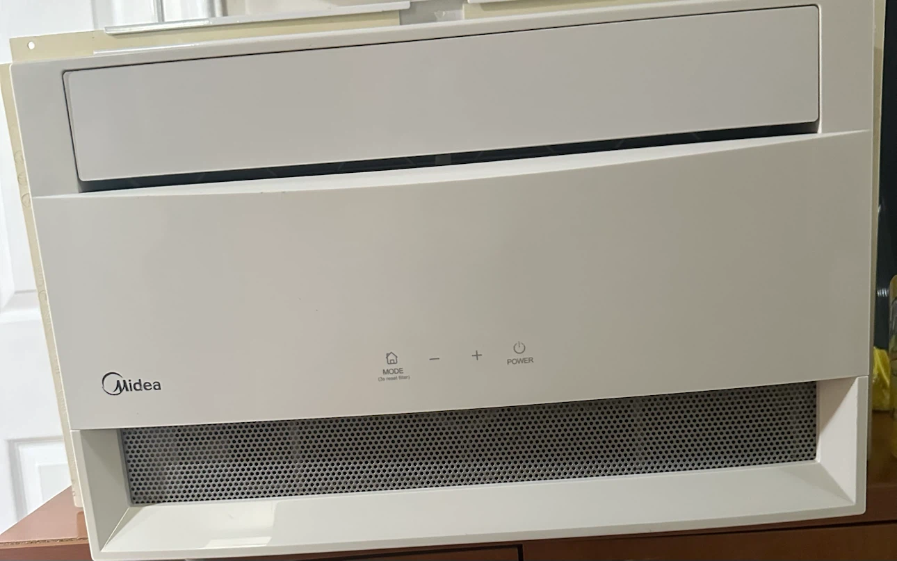 Midea Window Air Conditioner - photo 2