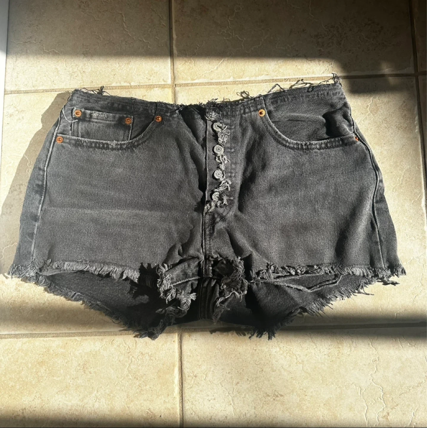 NEW! Levi's Shorts Black W28 - photo 2