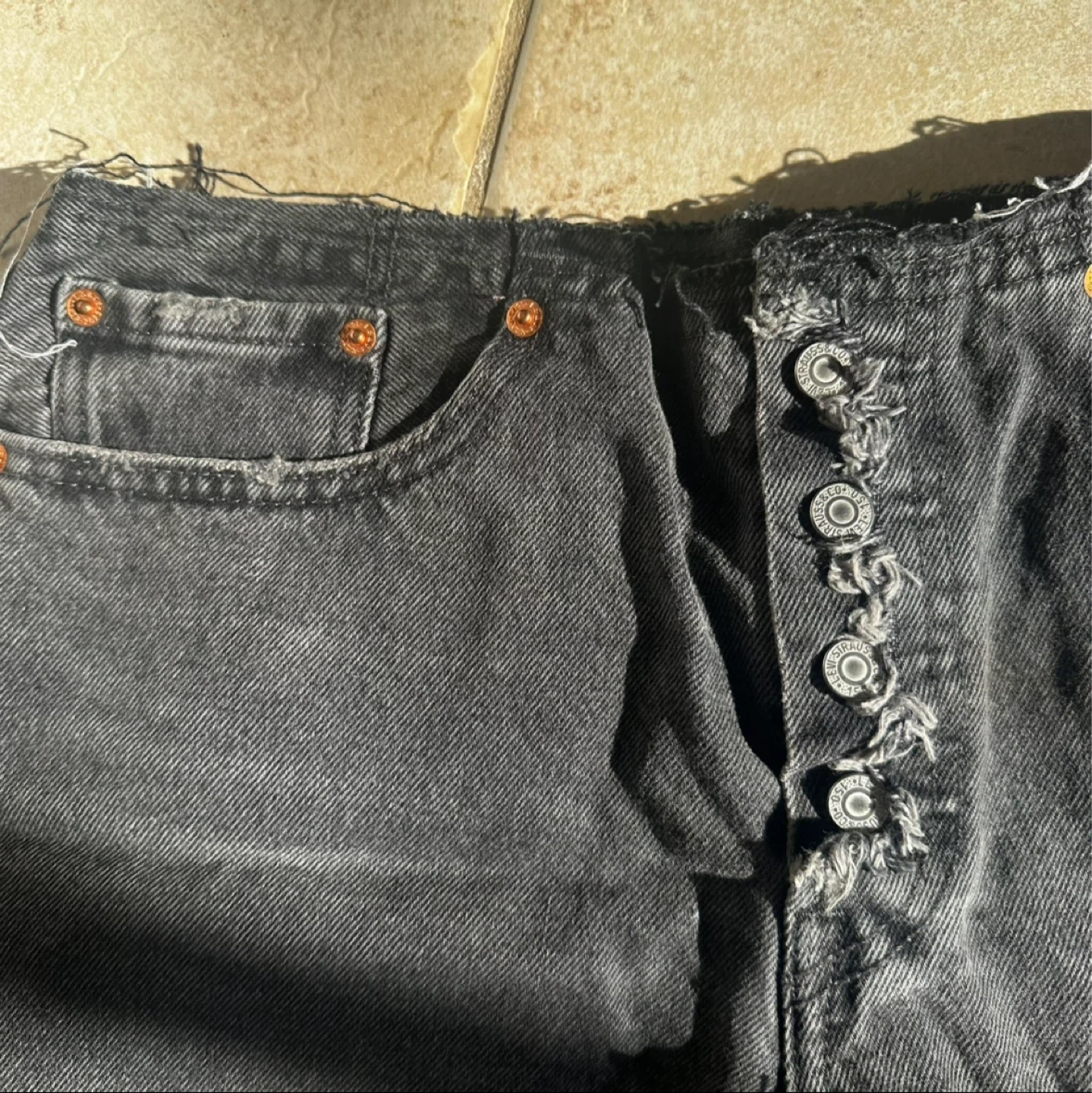 NEW! Levi's Shorts Black W28 - photo 3