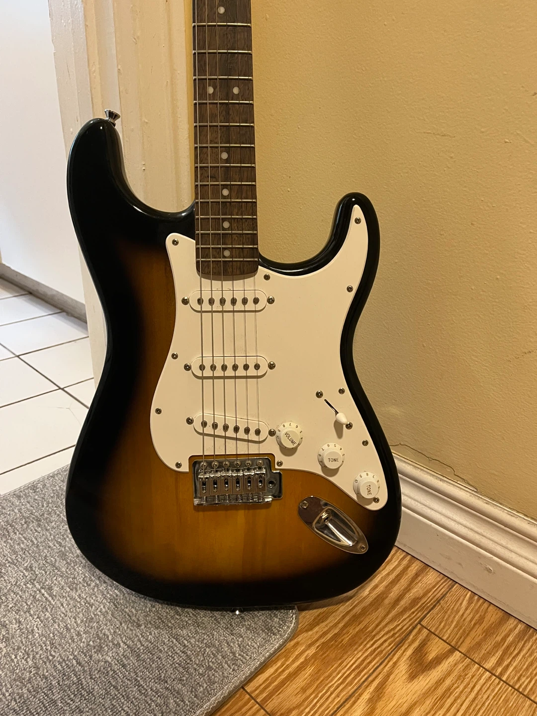 Squier Stratocaster Electric Guitar - photo 2