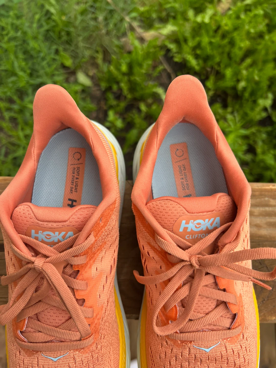 Like new woman’s Hoka shoes size 7.5 - photo 2