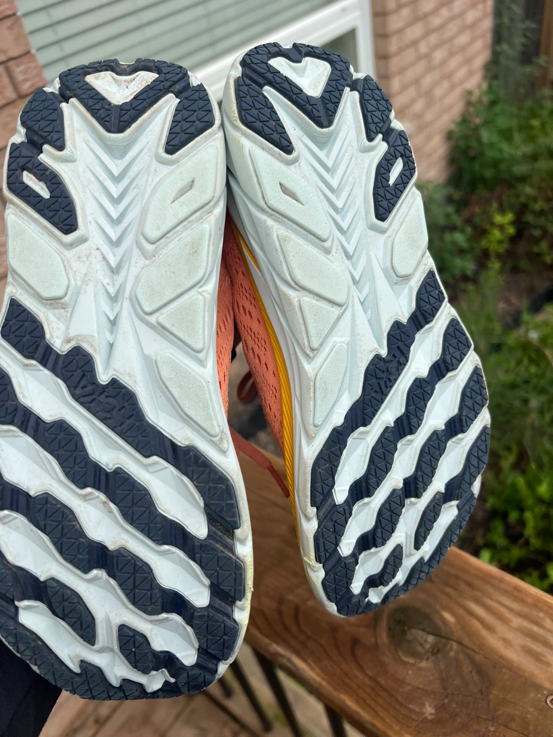 Like new woman’s Hoka shoes size 7.5 - photo 4