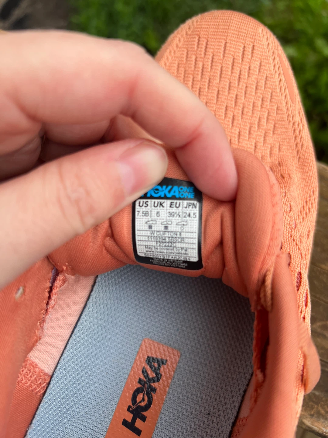 Like new woman’s Hoka shoes size 7.5 - photo 5