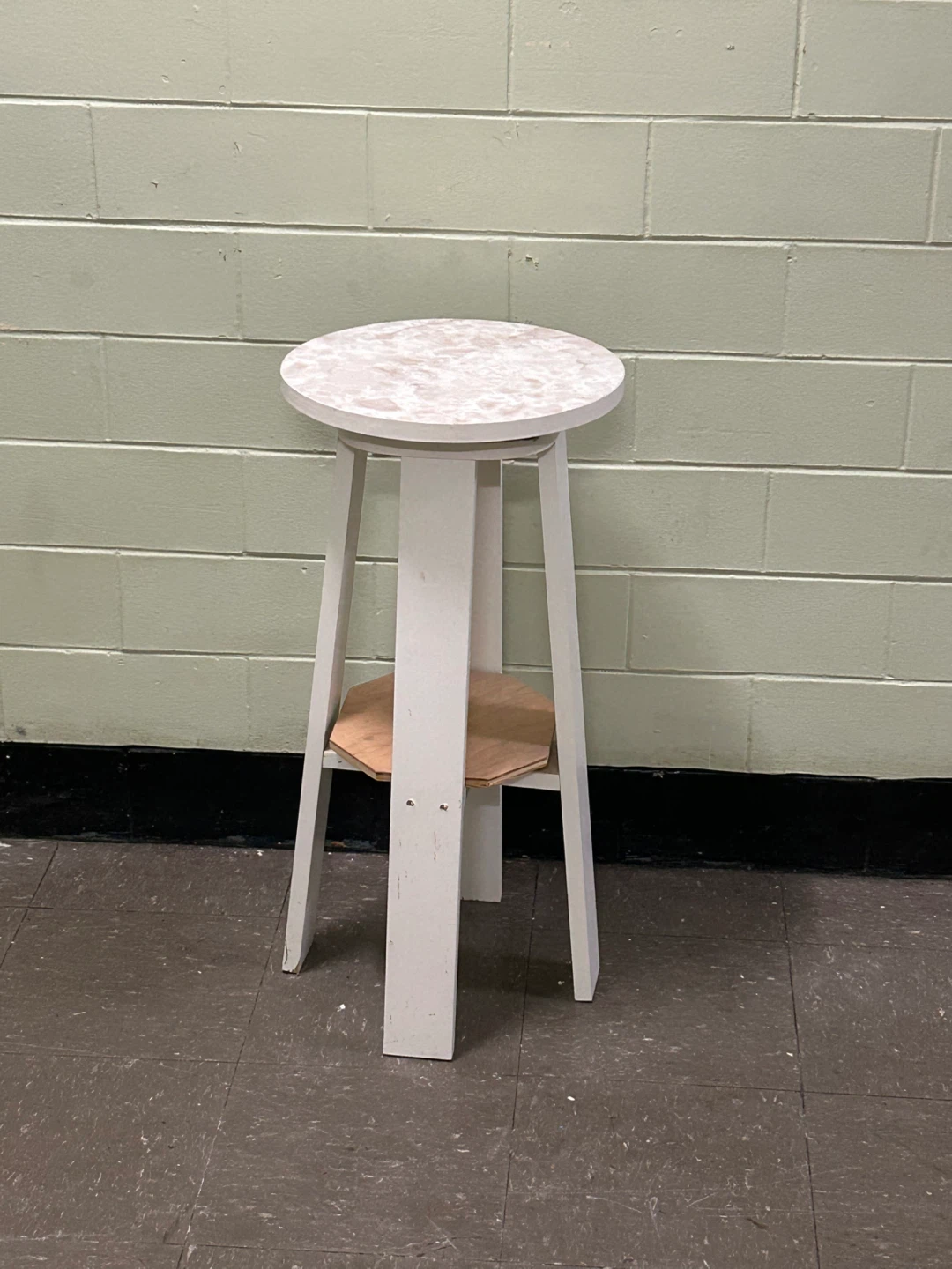 White accent table - photo 2