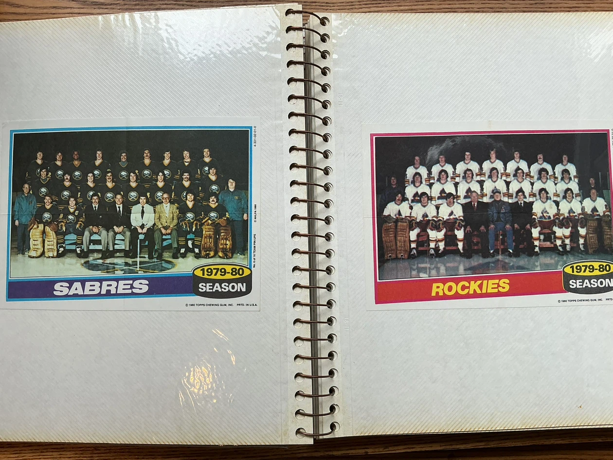 15. 1979-80 NHL Team Pictures In a Binder ! - photo 2