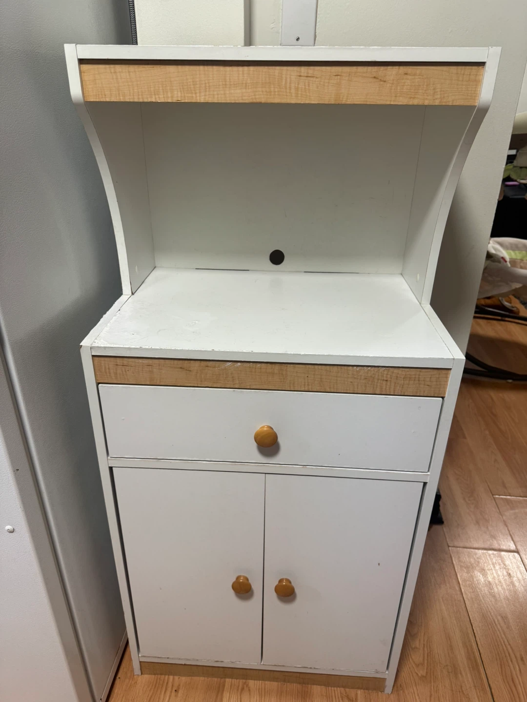 White and wood kitchen hutch - photo 2