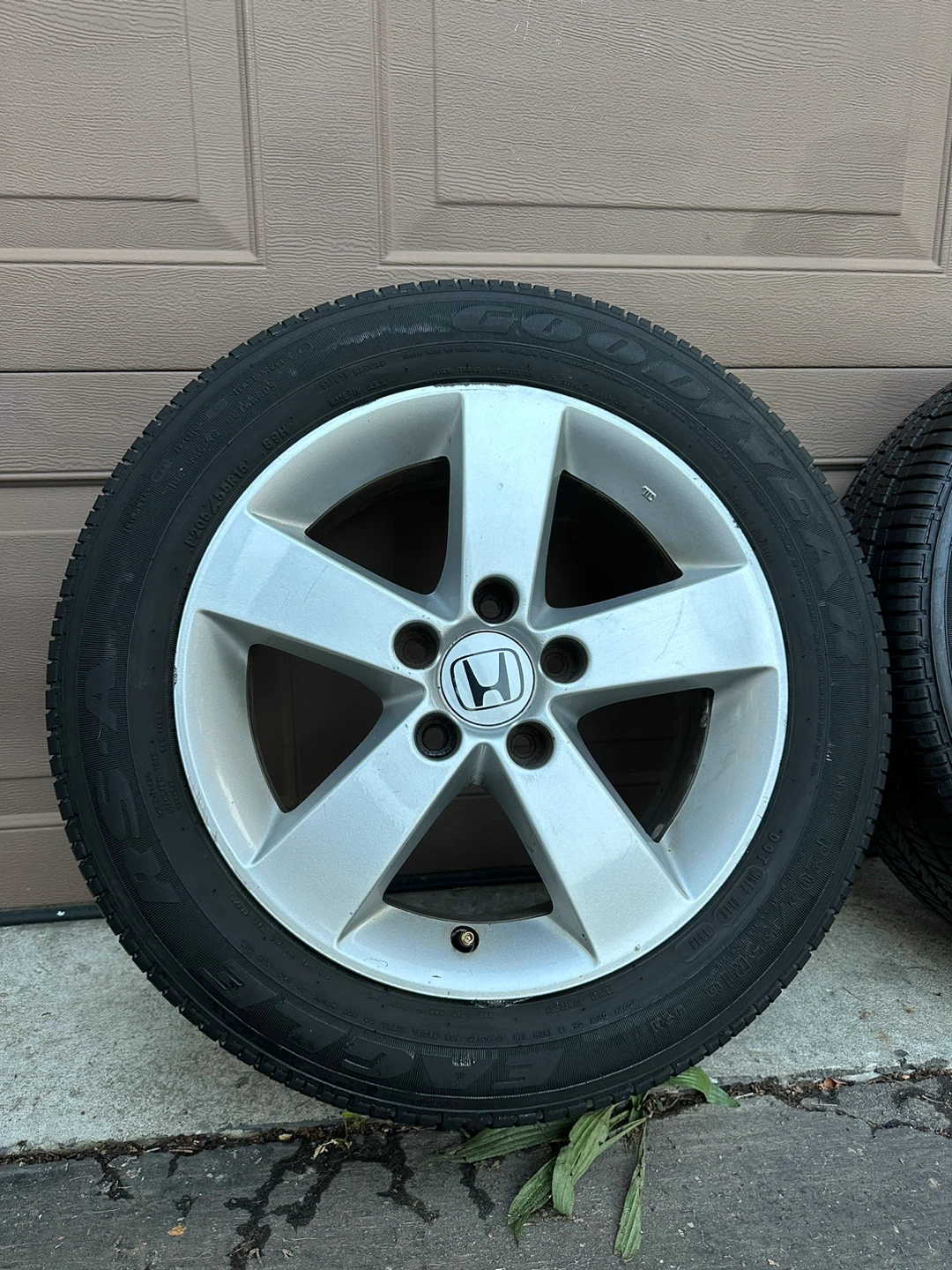 Honda civic rim and tire - photo 4