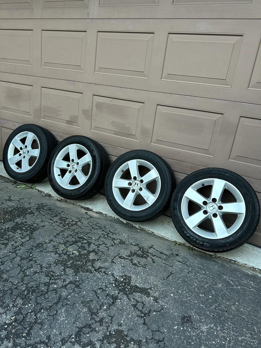 Honda civic rim and tire - photo 2