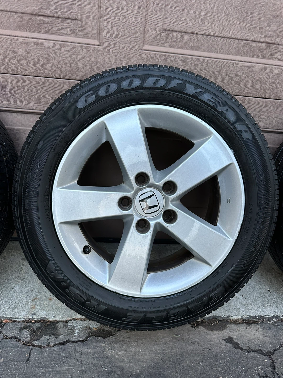 Honda civic rim and tire - photo 3