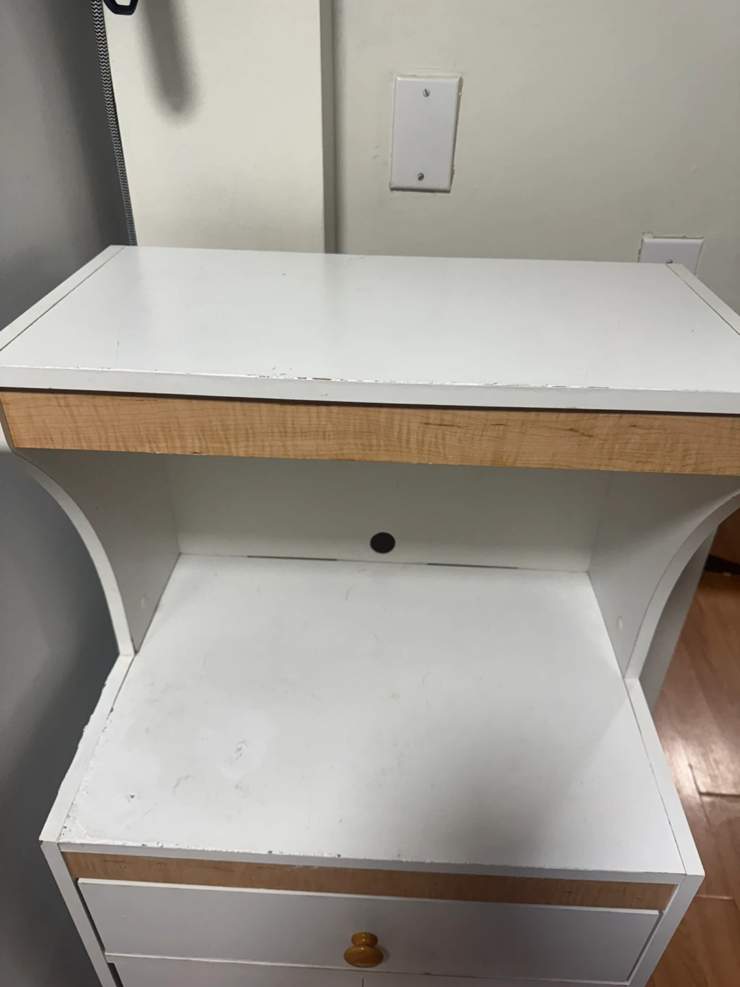 White and wood kitchen hutch - photo 3