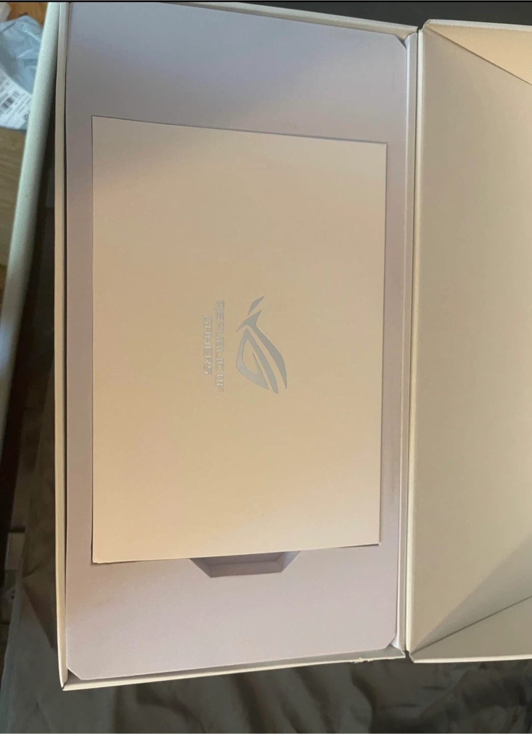 ASUS ROG Strix GeForce RTX 5080 Astral OC White - photo 5