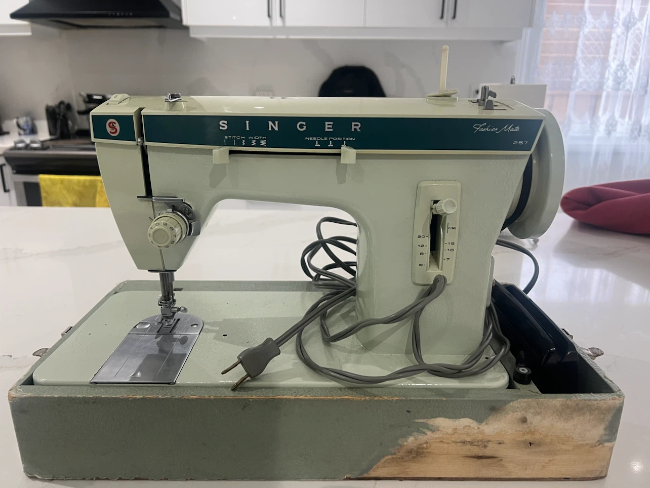 Singer "Ladies Mate" 257 Sewing Machine