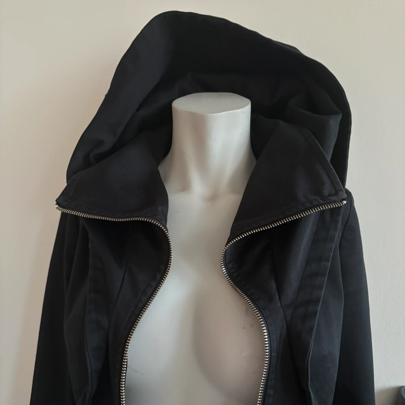 Soia and Kyo Black hooded jacket with zippers - photo 2
