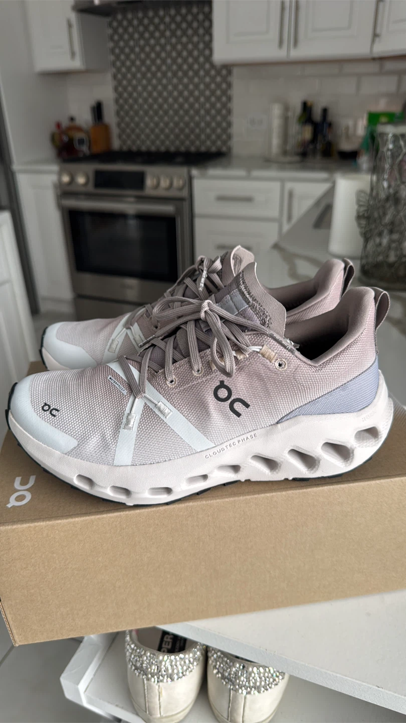 OC ON Cloud Cloudsurfer Trail WP Women Gymshoes Size 7. NEW