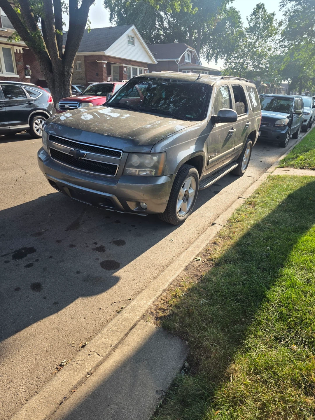 Chevrolet Tahoe SUV - photo 2