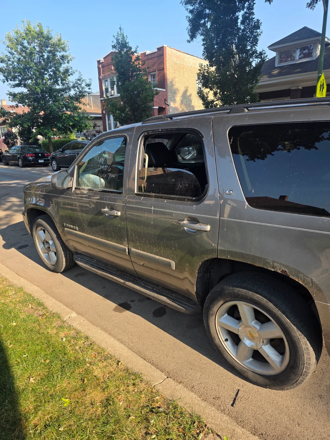 Chevrolet Tahoe SUV - photo 3