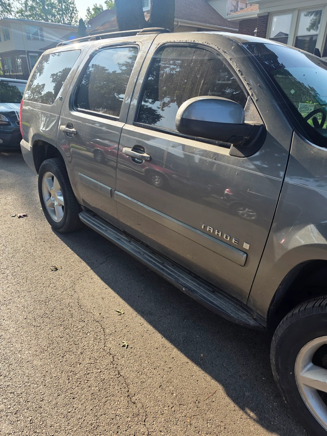 Chevrolet Tahoe SUV - photo 4