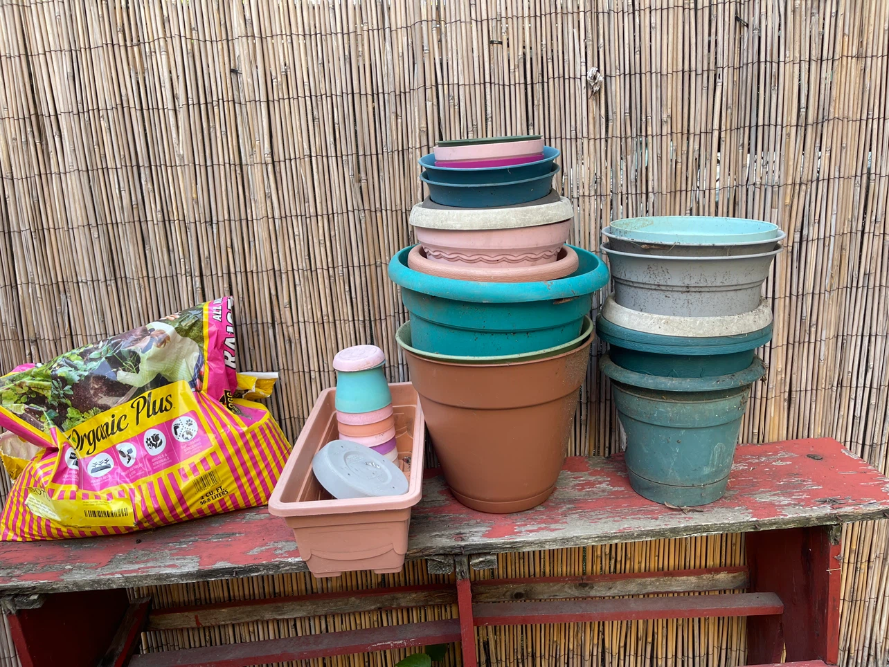 Assorted Plastic Plant Pots Bundle - photo 2