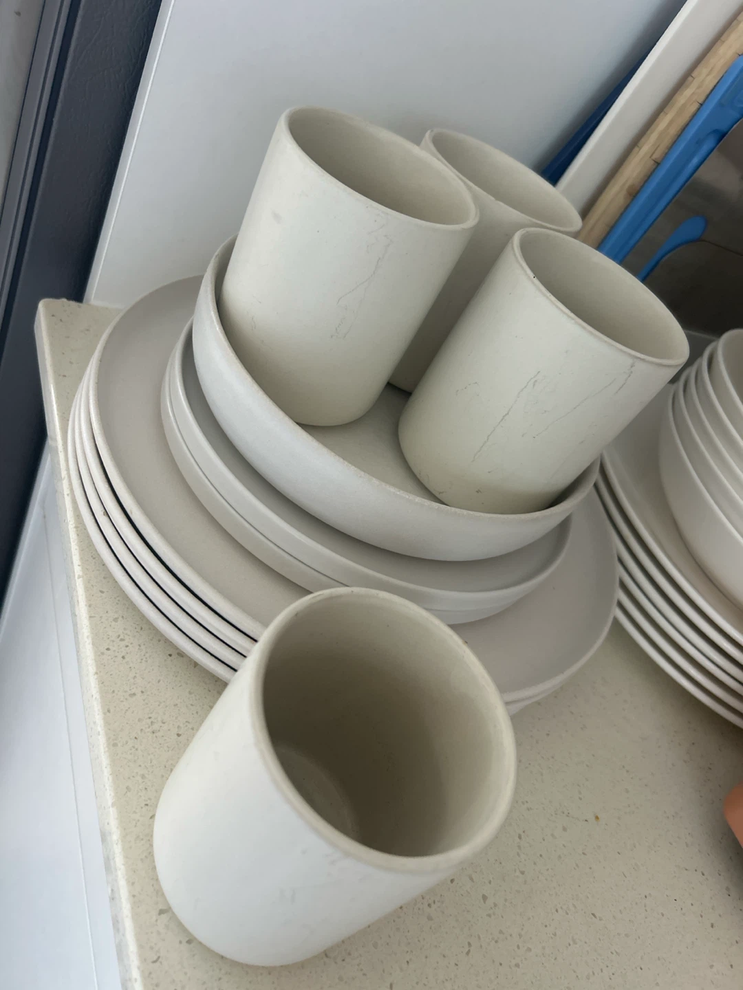 Set of 4 white ceramic cups