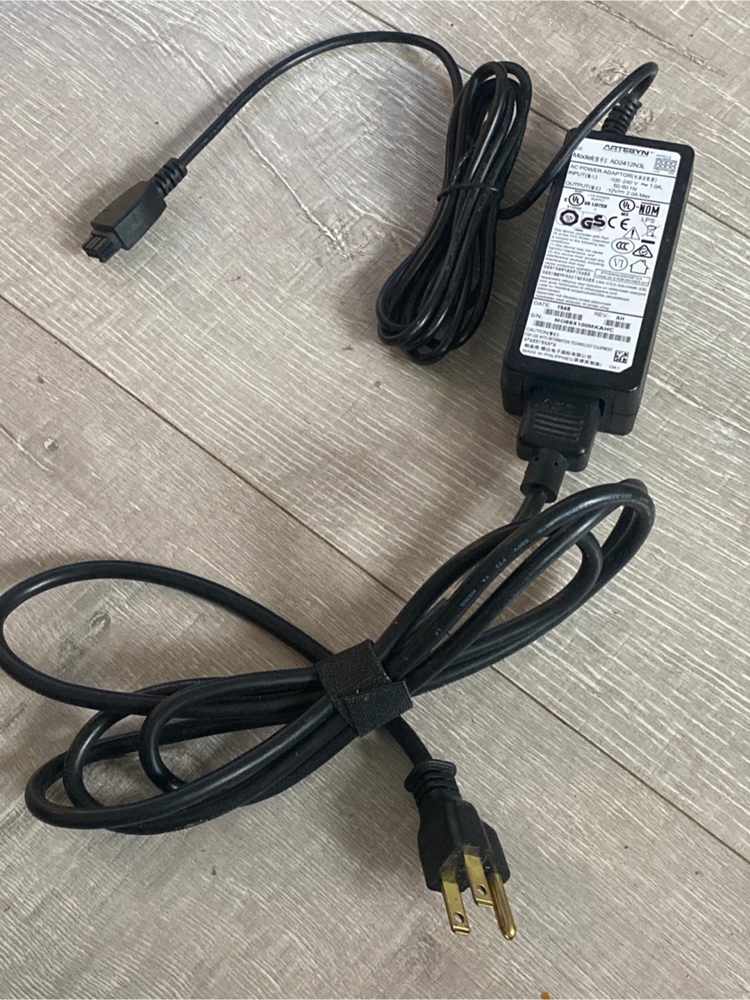 Artesyn AD2412N3L AC Power Adapter 100-240V 1.0A 50/60Hz