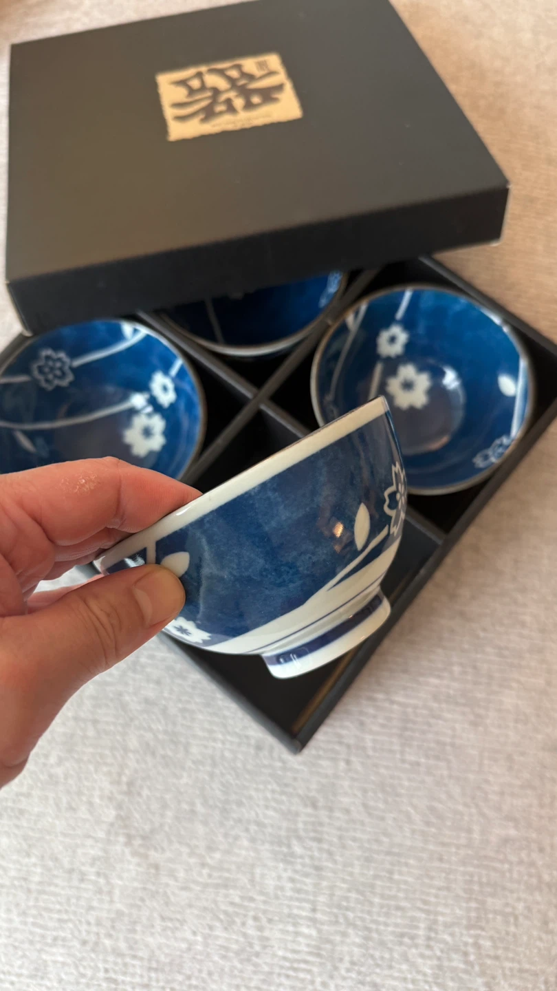 Made in Japan 🇯🇵 Blue & White Floral Bowls Box Set of 4 - photo 2