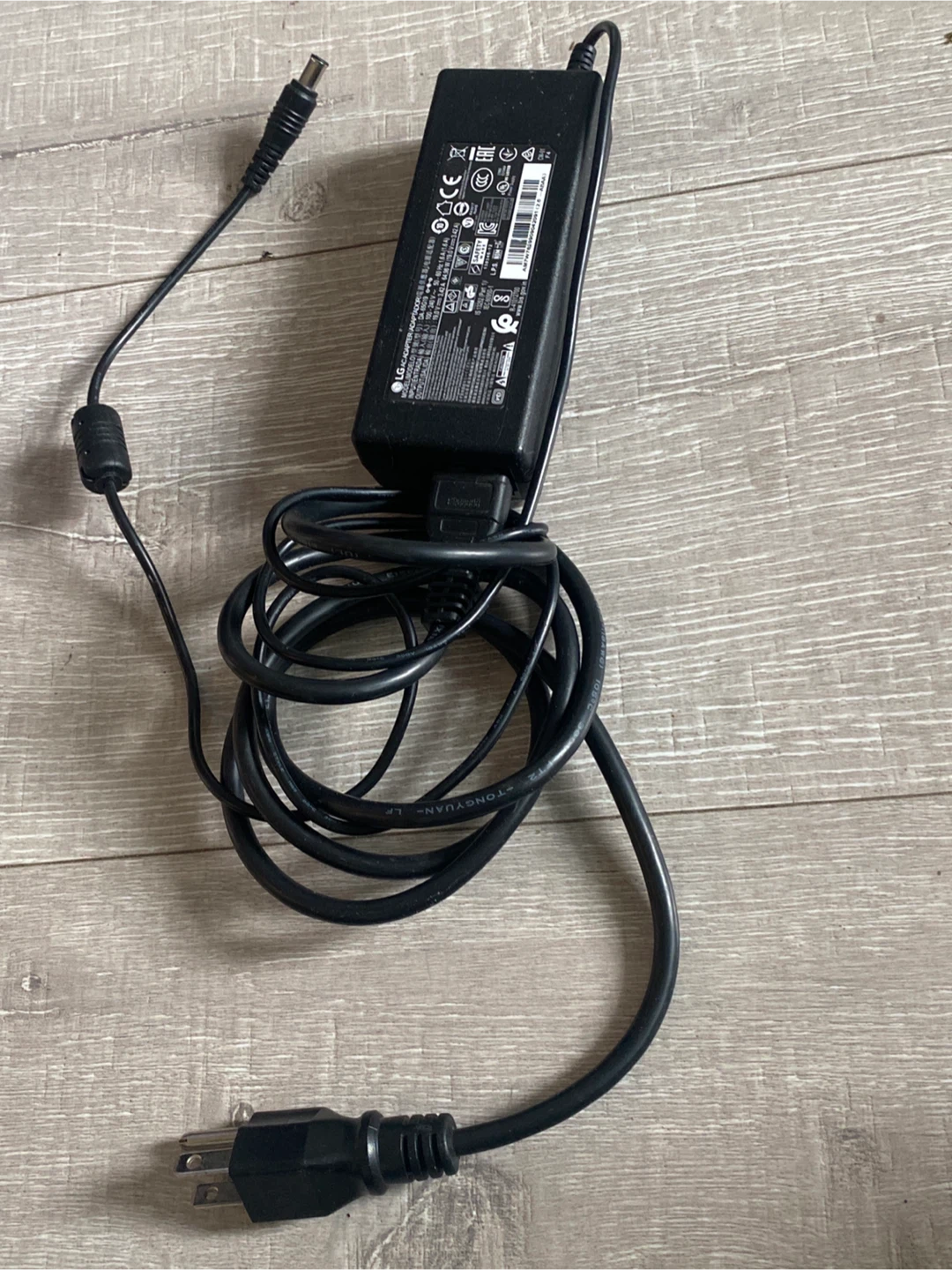 LG AC Adapter DA-95G19 - photo 4