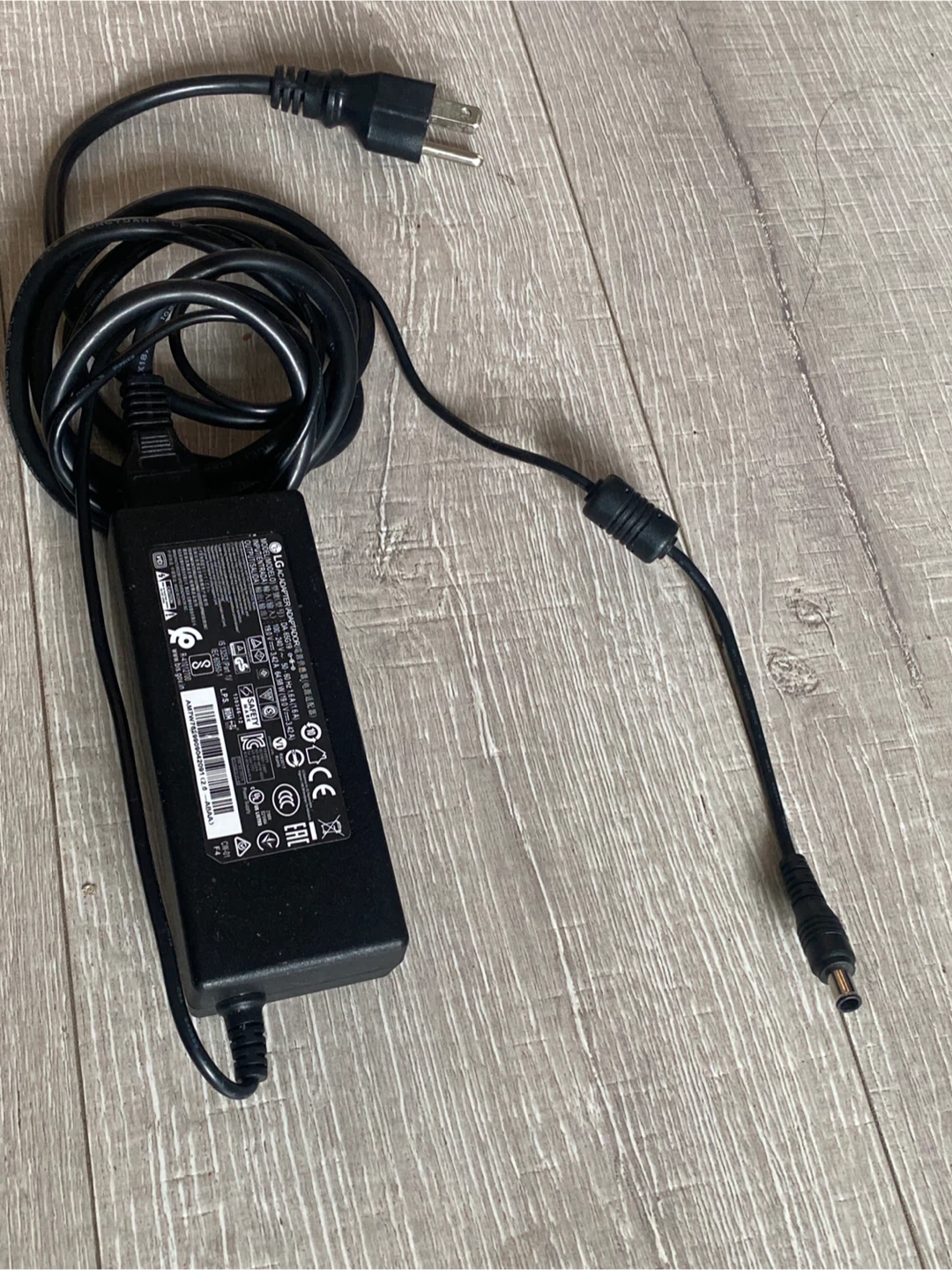 LG AC Adapter DA-95G19 - photo 5