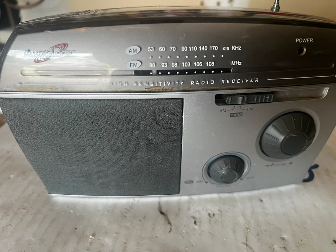 AudioLogic AM/FM Radio Receiver
