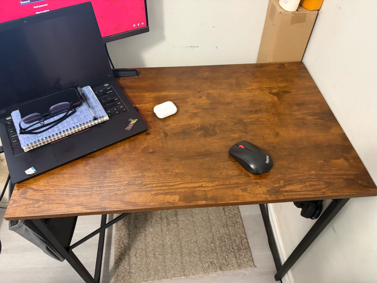 Selling table for 30 cad