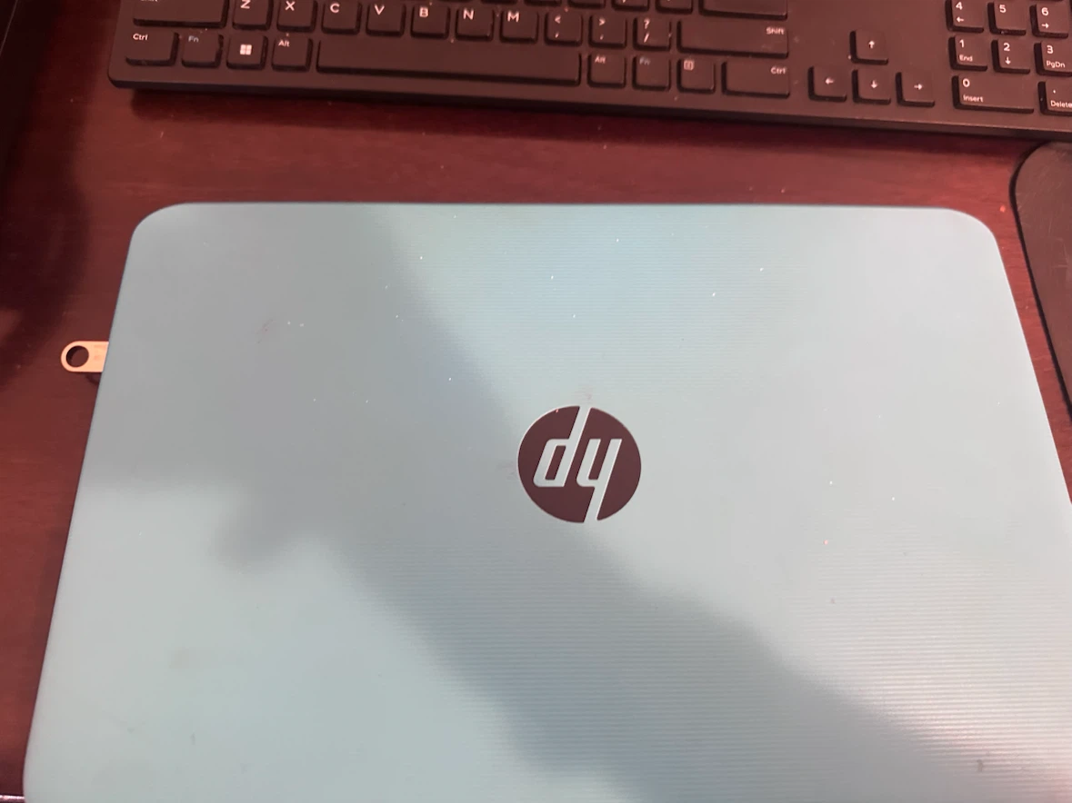 HP Laptop - photo 2