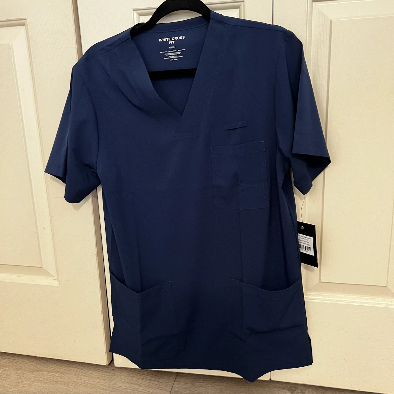 scrub top - photo 2